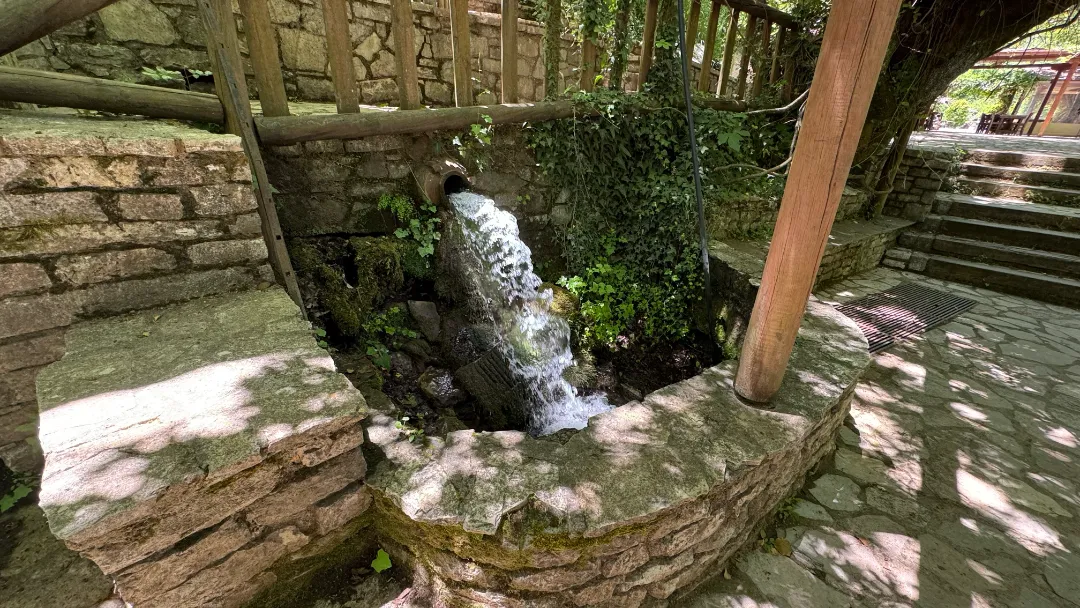 Quelle an der Wassermühle bei Agia Theodora Quelle an der Wassermühle bei Agia Theodora