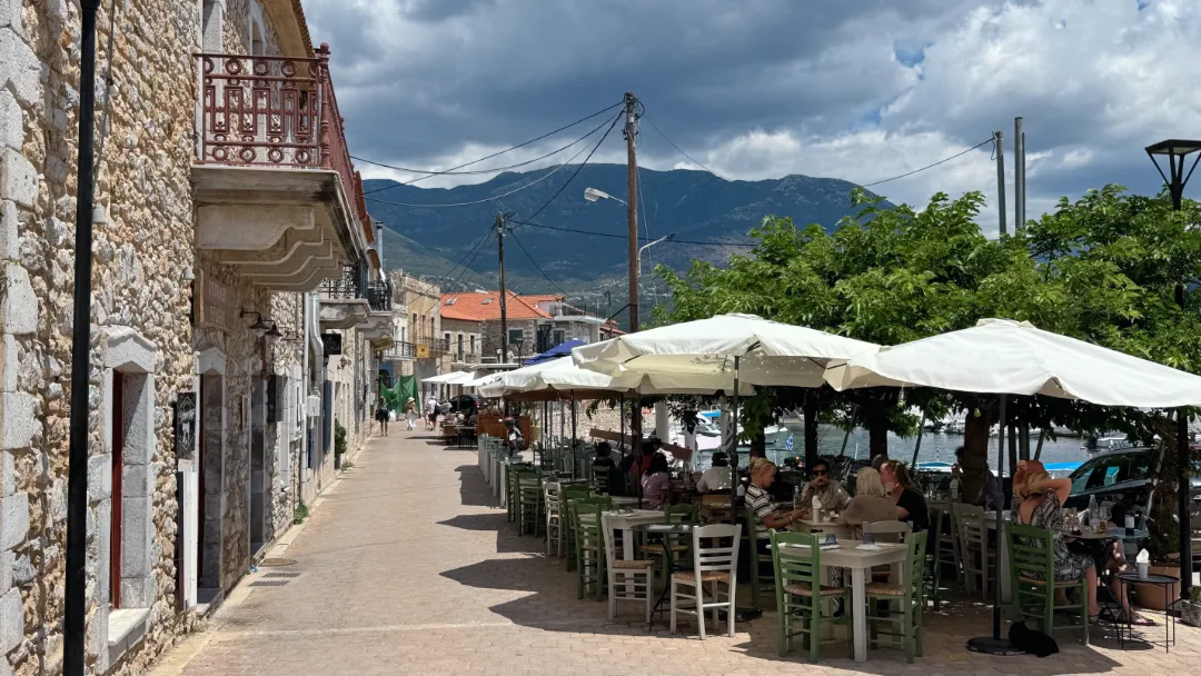 Agios Nikolaos Mani - Tavernen direkt am Hafen Agios Nikolaos Mani - Tavernen direkt am Hafen