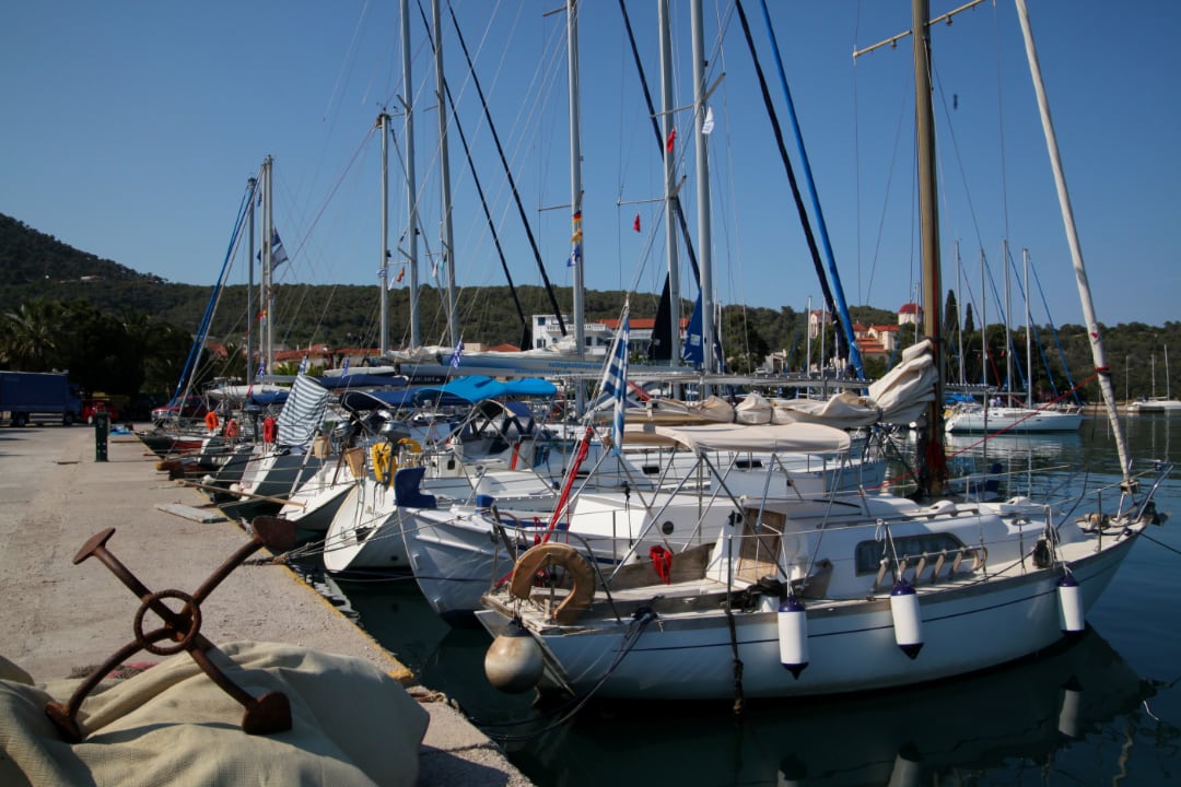 Segelyachten im Hafen von Palaia Epidauros